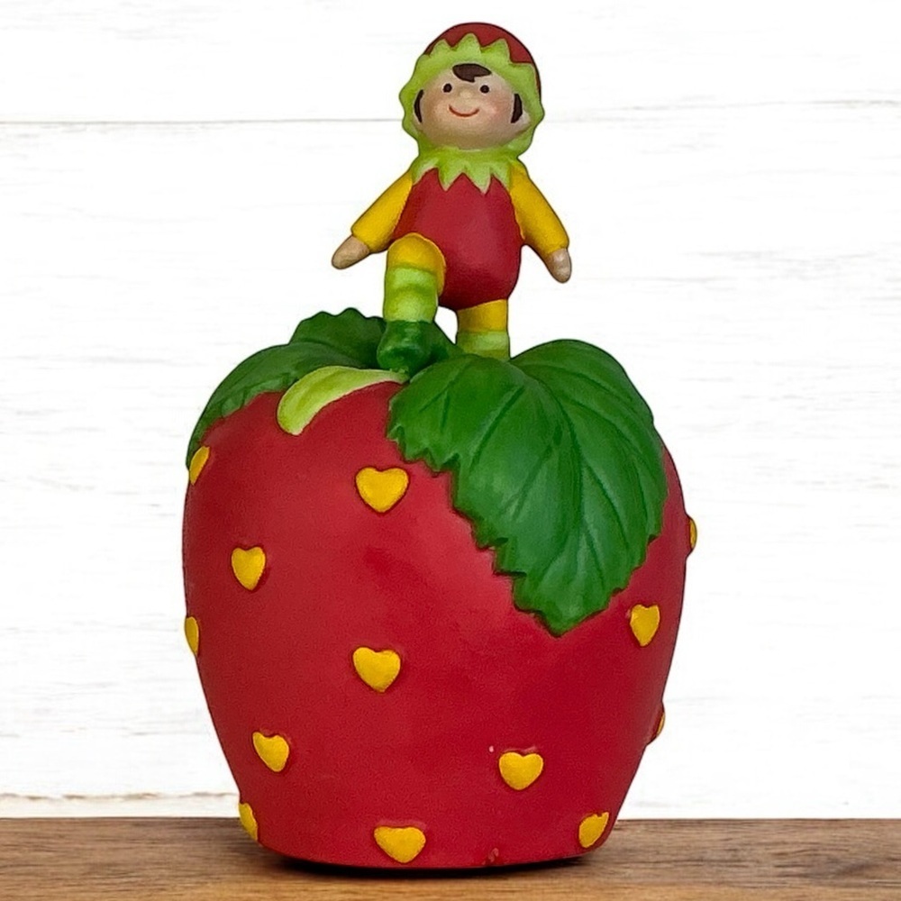 Avon Vintage Collectible Strawberry Elf Bell Red Hearts Delight Porcelain 1993